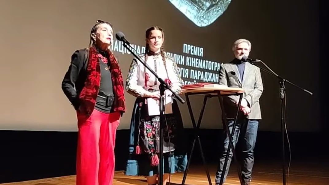 Акторка Лариса Кадочникова на сцені премії імені Сергія Параджанова