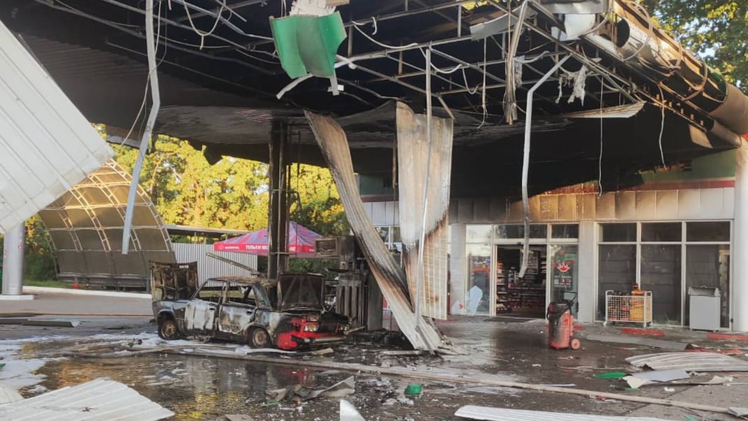 російські війська вдарили по авто на АЗС у Сумській області, 15 серпня 2025 року