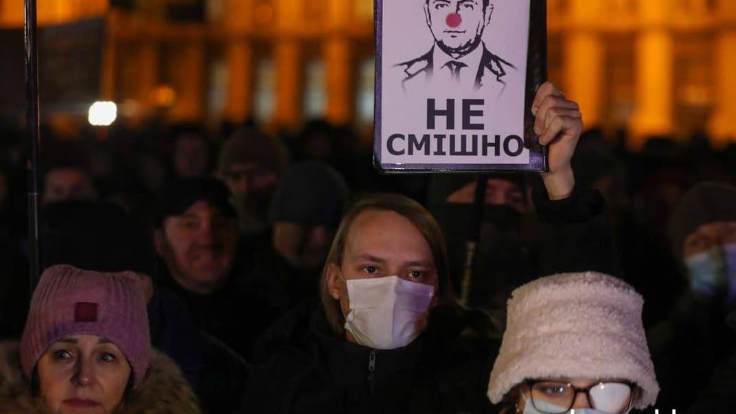 Учасники протесту проти політики президента України Володимира Зеленського, Київ, 1 грудня 2021 року