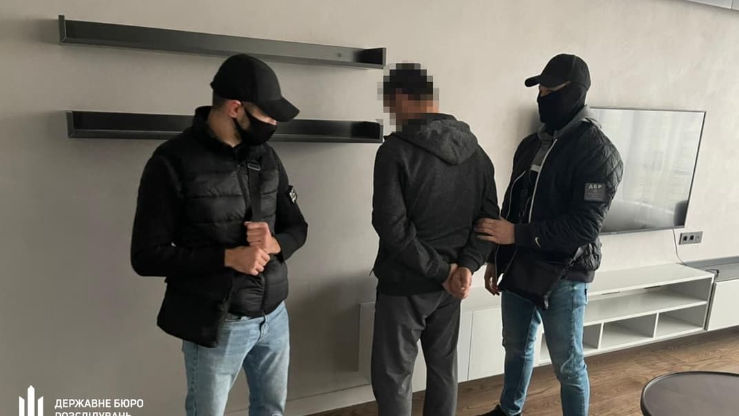 Київський адвокат вимагав у подружжя $400 тисяч за розв'язання вигаданих проблем. Його затримали