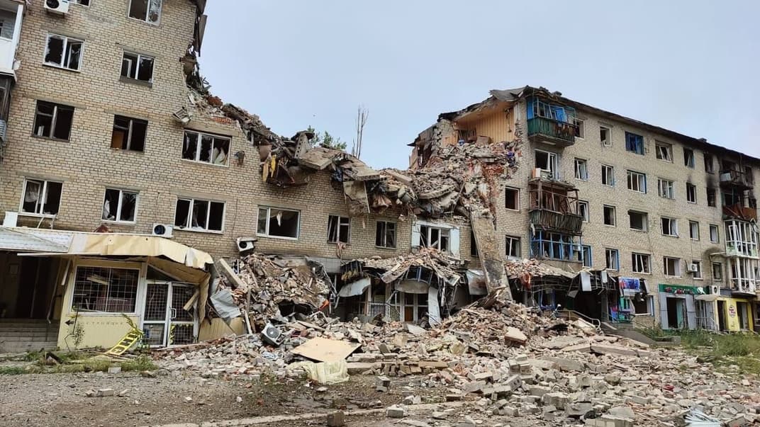 россияне нанесли ракетный авиаудар по Авдеевке, попали в жилой дом, 26 мая 2023 года