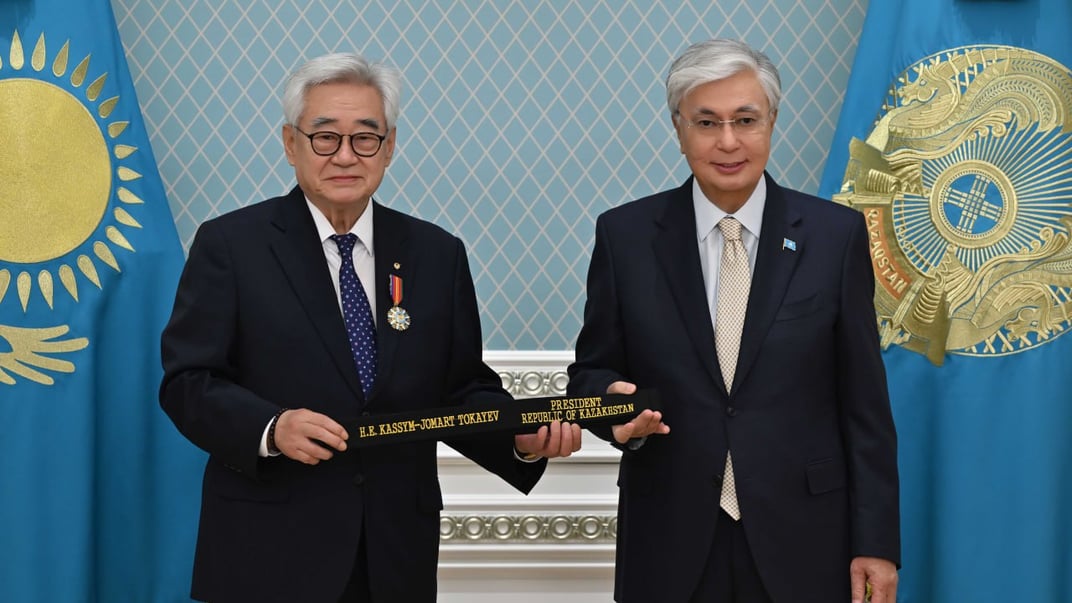 Президента Казахстану Касима-Жомарта Токаєва нагородили чорним поясом тхеквондо