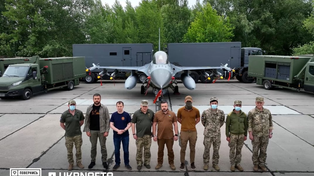 «Повернись живим» передав Повітряним силам ЗСУ перші в країні мобільні комплекси для обслуговування F-16
