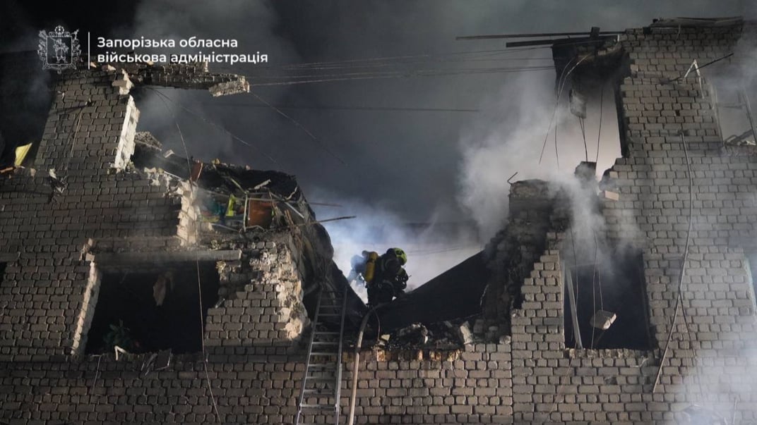 Будинок, пошкоджений унаслідок російської атаки ввечері 2 травня 2025 року