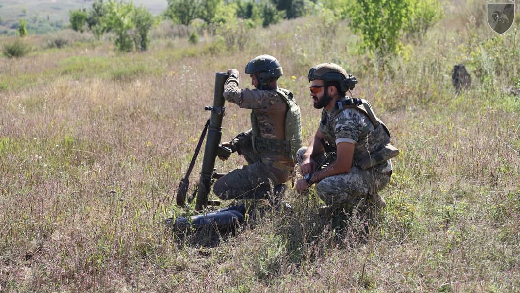 Украинские военнослужащие на поле боя