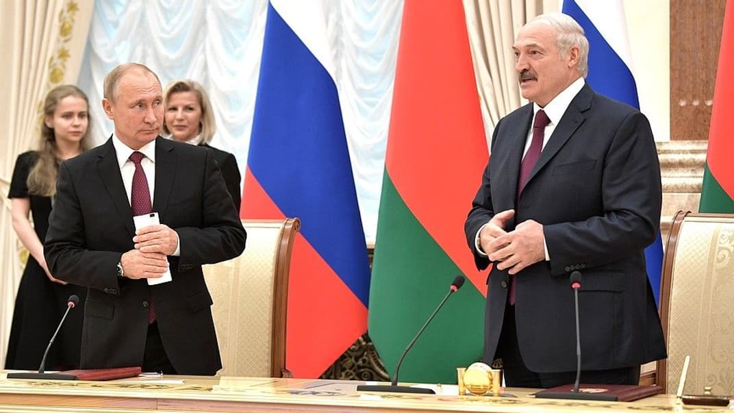 Президент России Владимир Путин (слева) и президент Беларуси Александр Лукашенко, Минск, 19 июня 2019 года