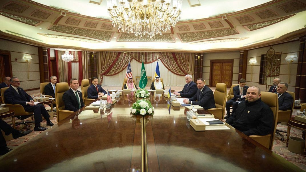 Українська та американська делегації на переговорах у Саудівській Аравії 11 березня 2025 року