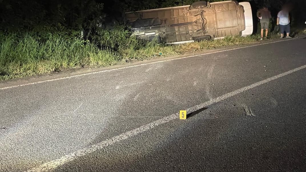 Автобус, що перекинувся унаслідок ДТП