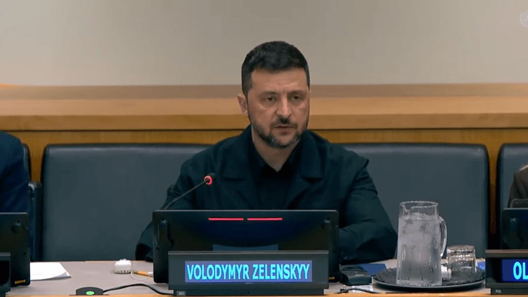 Президент Украины Владимир Зеленский во время выступления на заседании Международной коалиции за возвращение украинских детей