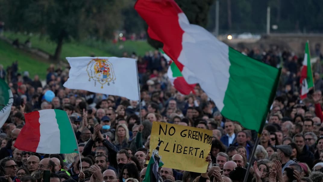 Протест против COVID-сертификатов в Риме, 20 ноября 2021 года