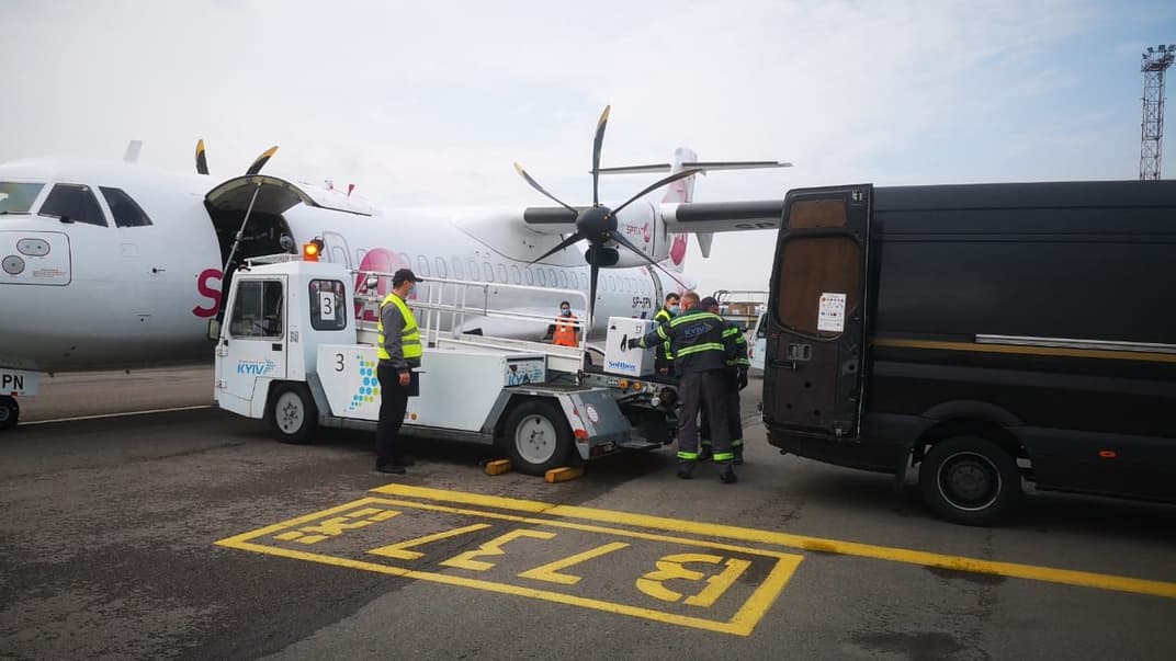 Вакцина Pfizer прибула до Міжнародного аеропорту «Київ» у межах ініціативи COVAX