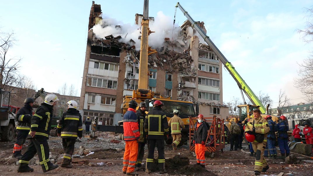 Зруйнована багатоповерхівка в Тернополі після російського удару 19 листопада