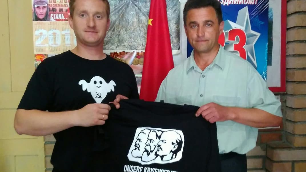 Едуард Матюха (праворуч) під час презентації книги секретаря Компартії «ДНР» Станіслава Ретинського, Горлівка, 28 червня 2019 року