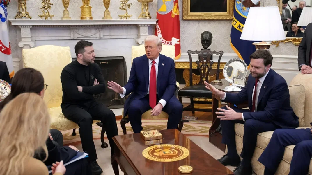 Президент США Дональд Трамп і віцепрезидент Джей Ді Венс зустрічаються з президентом України Володимиром Зеленським в Овальному кабінеті Білого дому 28 лютого 2025 року