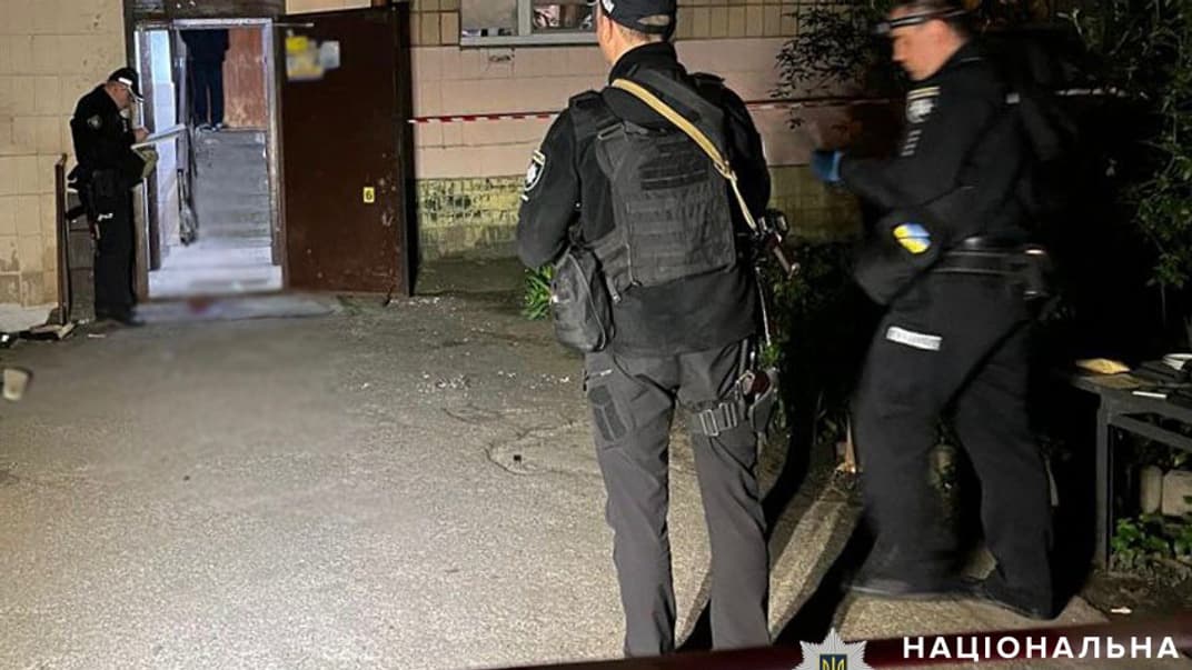 В Святошинском районе столицы возле одной из многоэтажек произошел взрыв