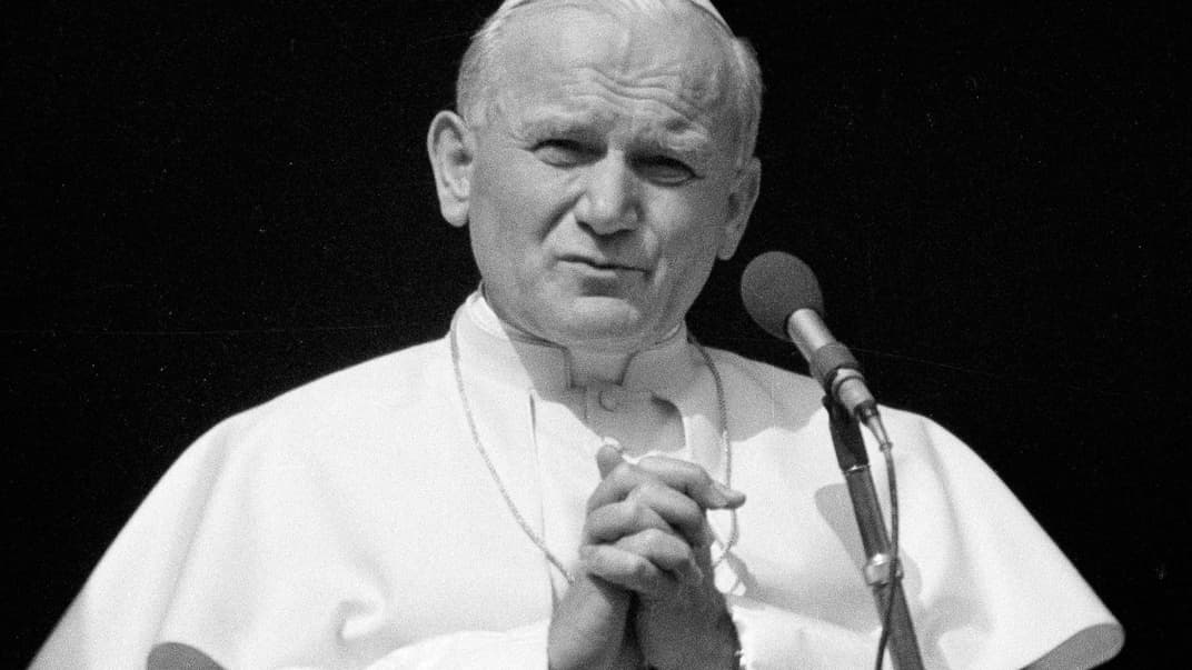 Папа Иоанн Павел II обращается к толпе в Апостольском дворце, Ватикан, 5 ноября 1978 года