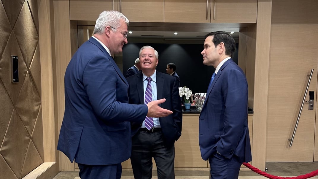 Міністр закордонних справ України Андрій Сибіга, сенатор США Ліндсі Грем та державний секретар США Марко Рубіо під час зустрічі в Анталії