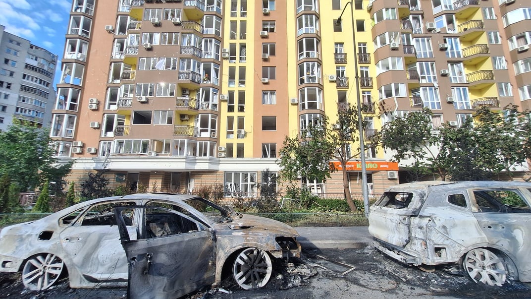 Постраждалий будинок на Лук'янівці, у якому раз по раз змінюються мешканці