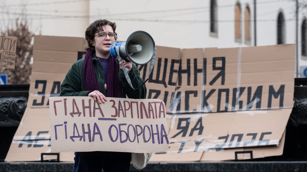 Мітинг за підвищення зарплат військовим у Львові