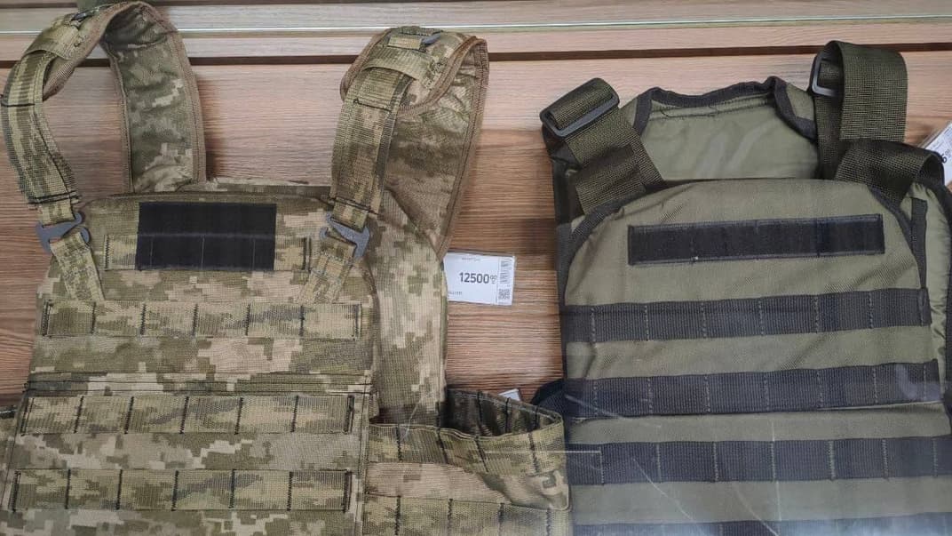 «Эпицентр» обвинили в продаже волонтерских бронежилетов