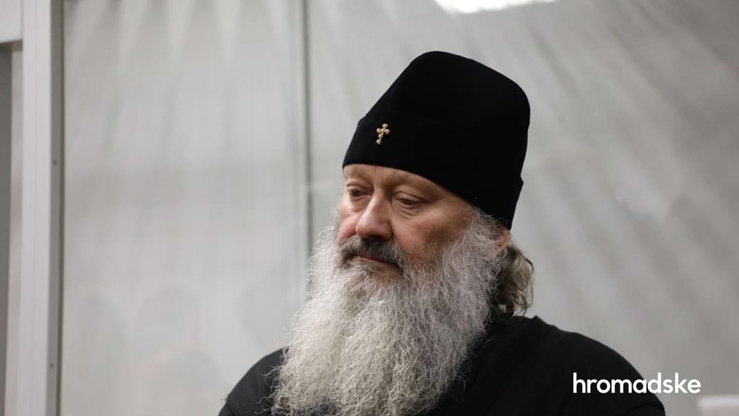 Митрополит Павел (Лебедь) на судебном заседании в Шевченковском райсуде Киева, 1 апреля 2023 года