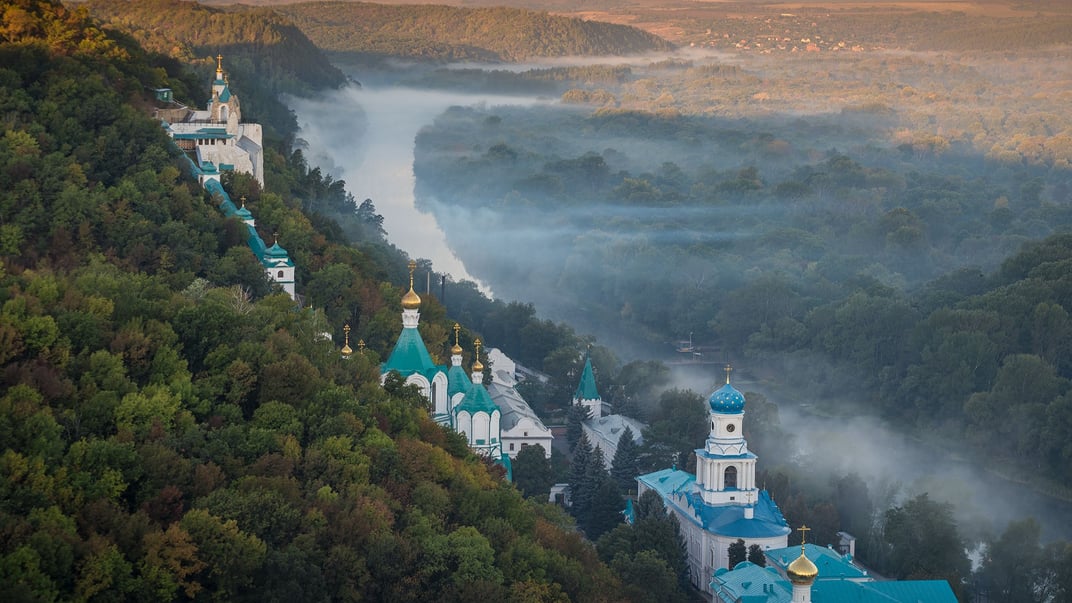 Ілюстративне фото. Свято-Успенська Святогірська лавра над річкою Сіверський Донець, вересень 2015 року