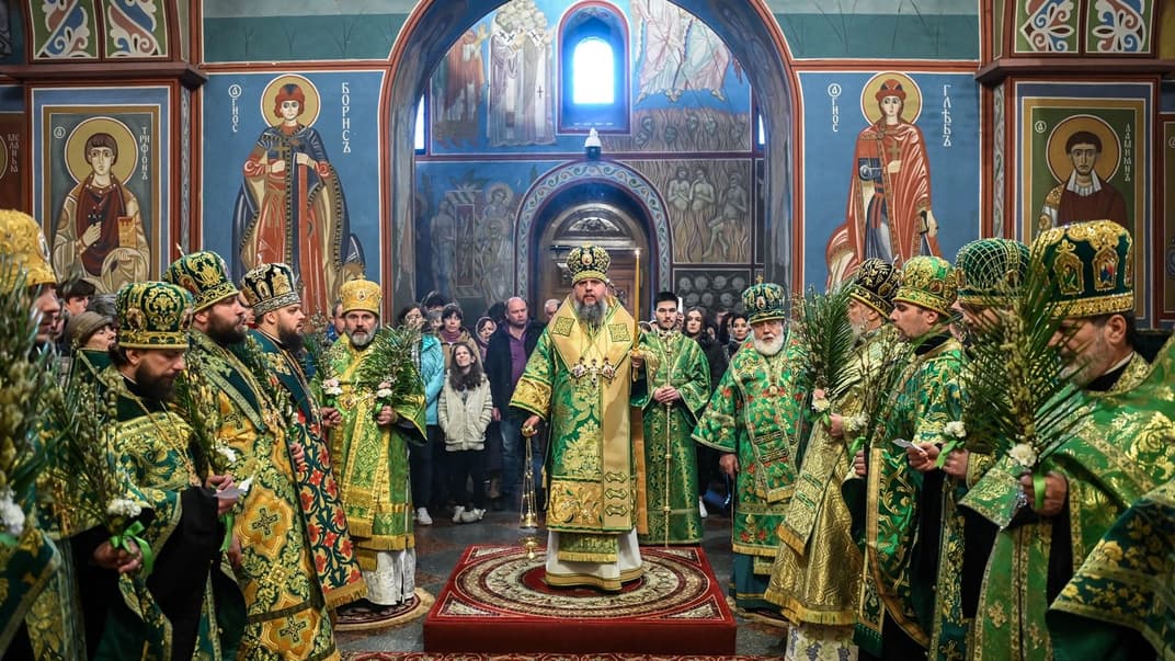 Епифаний во время богослужения в кафедральном храме Православной церкви Украины — Свято-Михайловском Златоверхом соборе, 8 апреля 2023 года