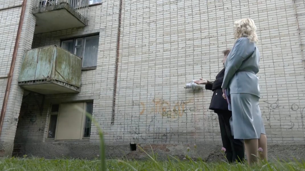 Заступниця директора училища та комендантка на місці, де впала 17-річна першокурсниця