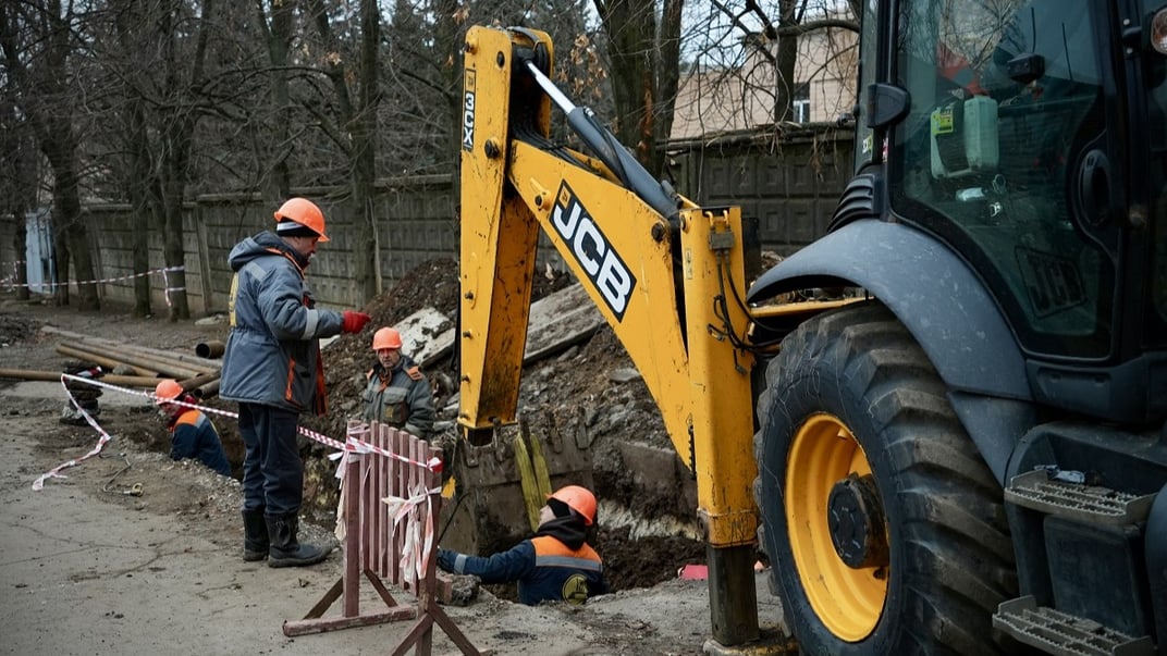 Ремонтні бригади працюють, щоб повернути тепло усім жителям Кривого Рогу