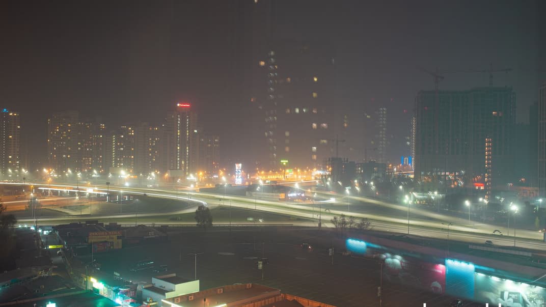 Київ накрив дим з Чорнобильської зони. У КМДА людей просять зачинити вікна та не виходити на вулицю, 16 квітня 2020 рік