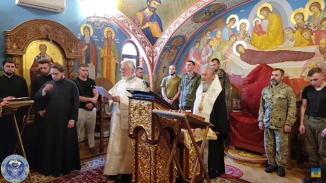 Митрополит Онуфрій провів молитву з полоненими росіянами у церкві Києво-Печерської лаври, 20 серпня 2022 року