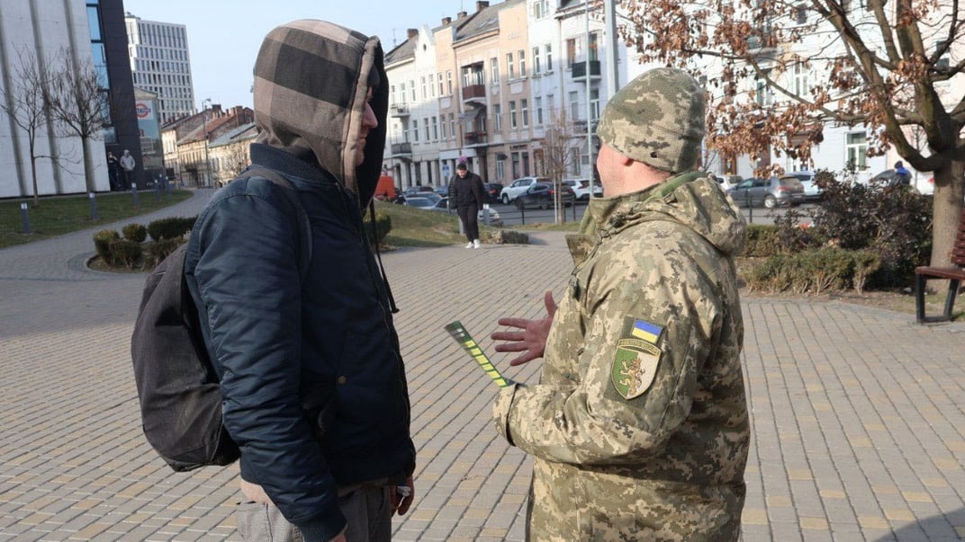 Військовий ТЦК проводить заходи рекрутингу на вулиці Львова Ілюстративне фото. Військовий ТЦК проводить заходи рекрутингу на вулиці Львова
