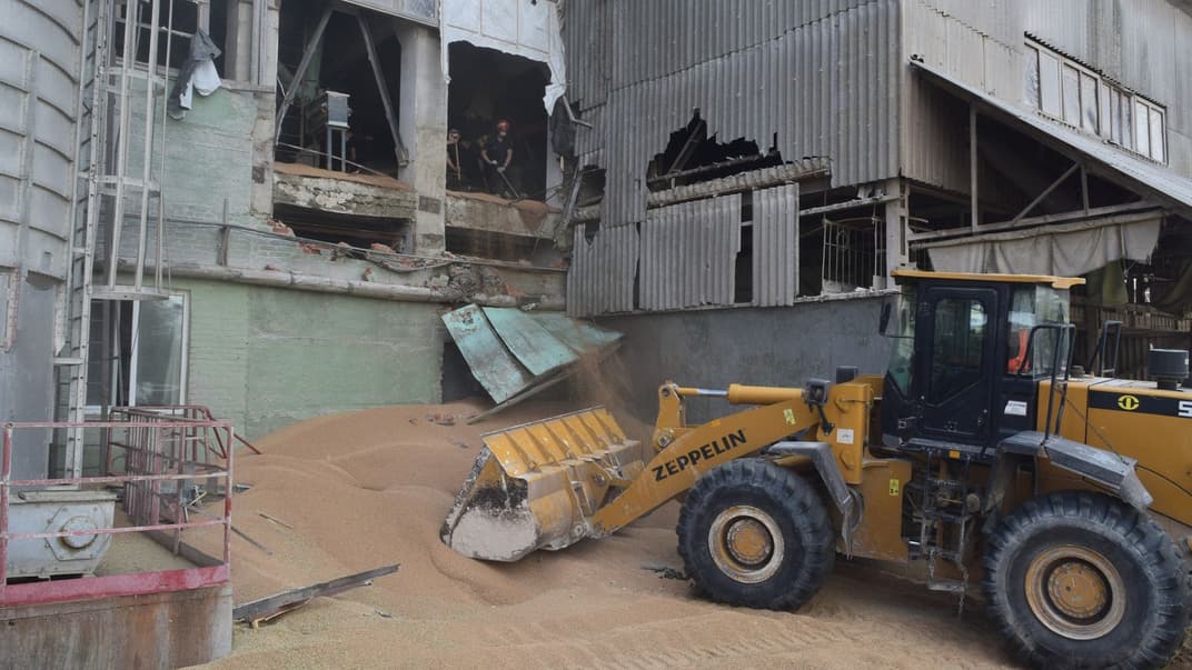 У Чернігові трьох людей засипало зерном на місцевому підприємстві, 17 вересня 2023 року