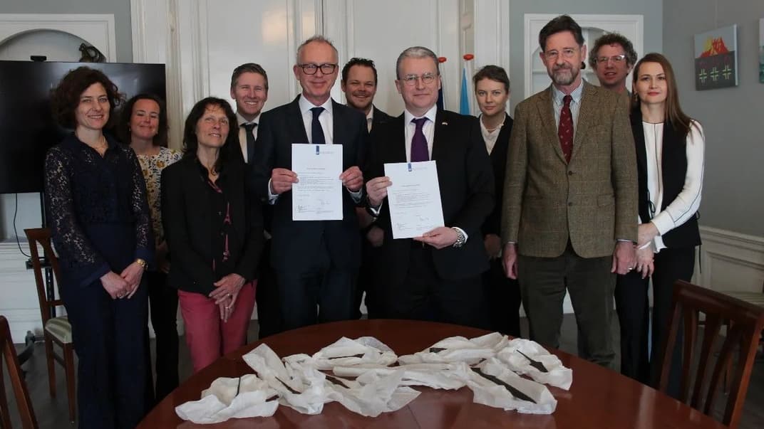 Нидерланды передали Украине 8 ценных незаконно вывезенных археологических артефактов