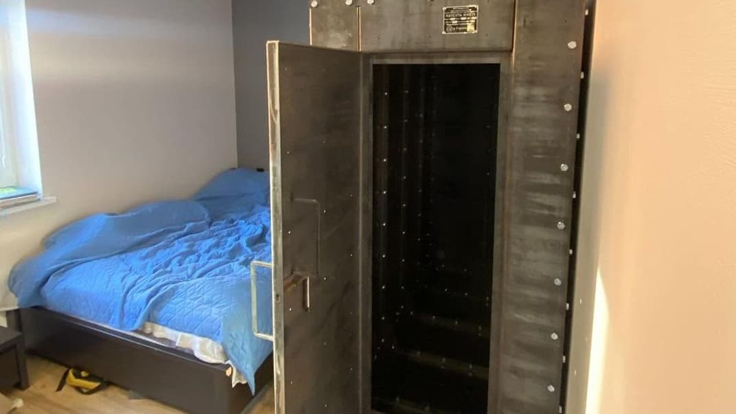 Украинец разработал «домашнее укрытие» из стали. Говорит, оно выдерживает вес в 43 тонны