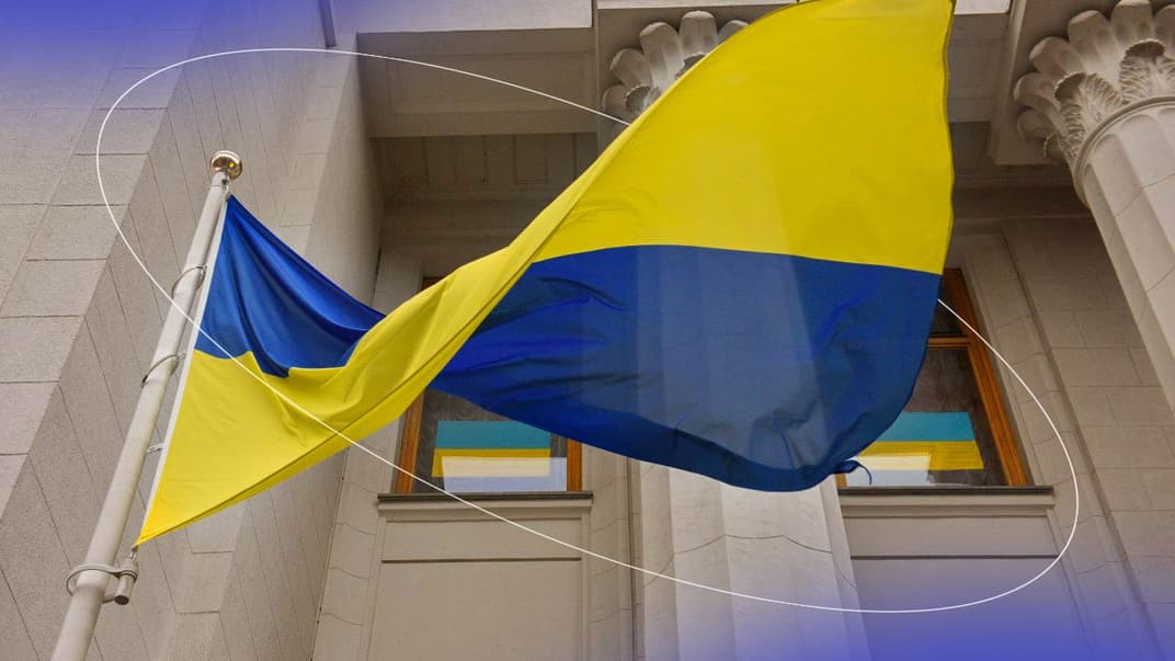 Прапор України біля будівлі Верховної Ради України