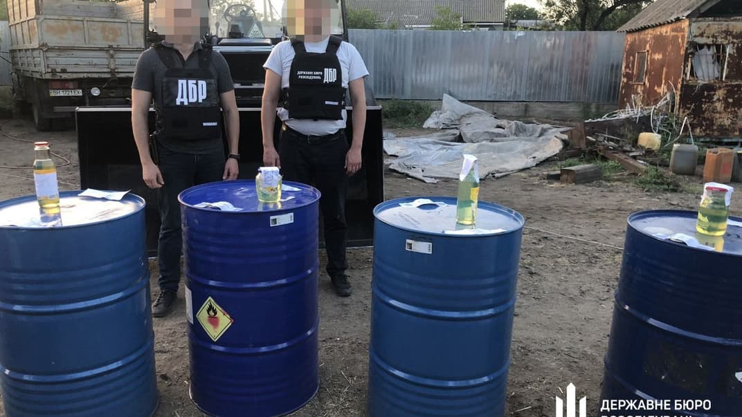ДБР повідомило про підозру військовому, який під час війни продав дизельне пальне свого підрозділу