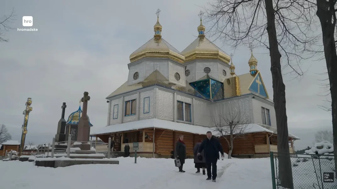 Храм святих апостолів Петра і Павла в селі Космач