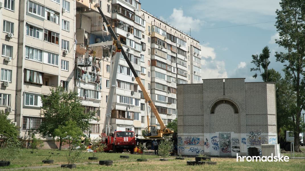 Будинок на Позняках у Києві, де 21 червня стався вибух, 22 червня 2020