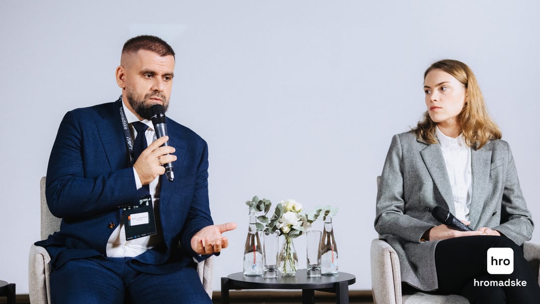 Технічний директор компанії Deviro Денис Чумаченко (ліворуч) під час конференції «ГаРТ»