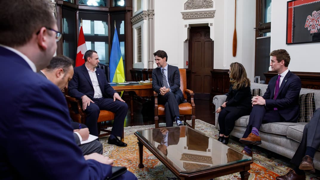 Бывший политзаключенный Олег Сенцов на встрече с канадским премьер-министром Джастином Трюдо