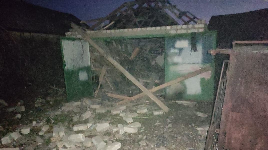 Боевики открыли огонь по поселку Трехизбенка