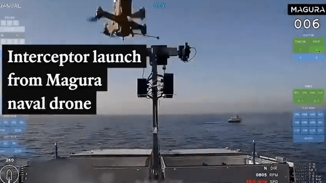 Момент вильоту дрона-перехоплювача з безпілотного катера Magura