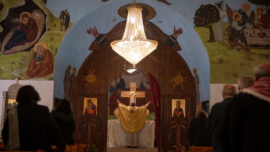 Різдвяне богослужіння у грецькому православному монастирі Святої Такли в Маалулі, приблизно за 60 кілометрів на північ від Дамаска, Сирія, 24 грудня 2024 року