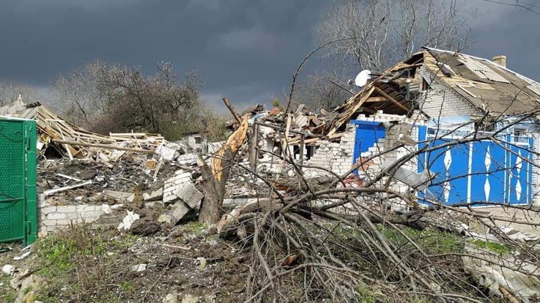 Поврежденный оккупантами дом в Луганской области