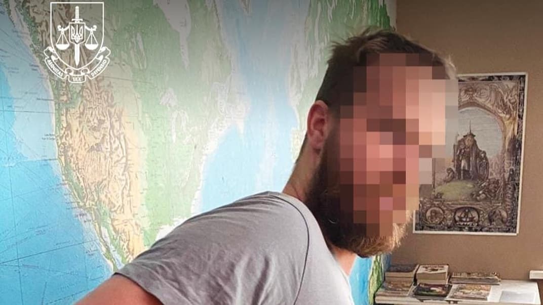 Подозреваемый в двойном убийстве в США Крейг Остин Ланг во время задержания в Киеве