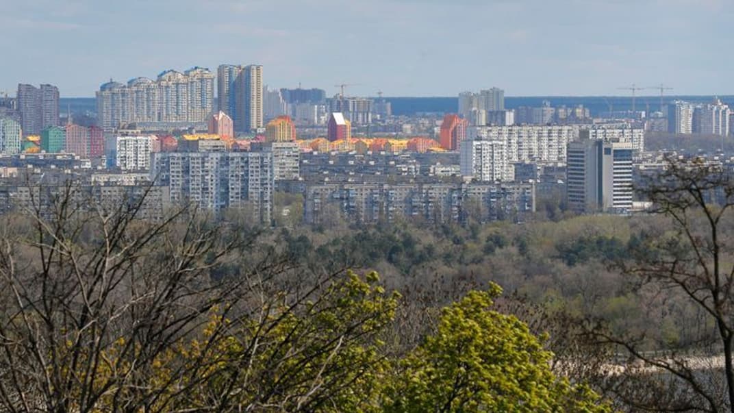Вид на житловий масив у Києві, 20 квітня 2020 року