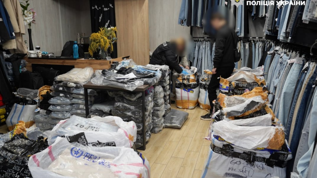 Правоохоронці провели обшуки в підозрюваних Правоохоронці провели обшуки в підозрюваних
