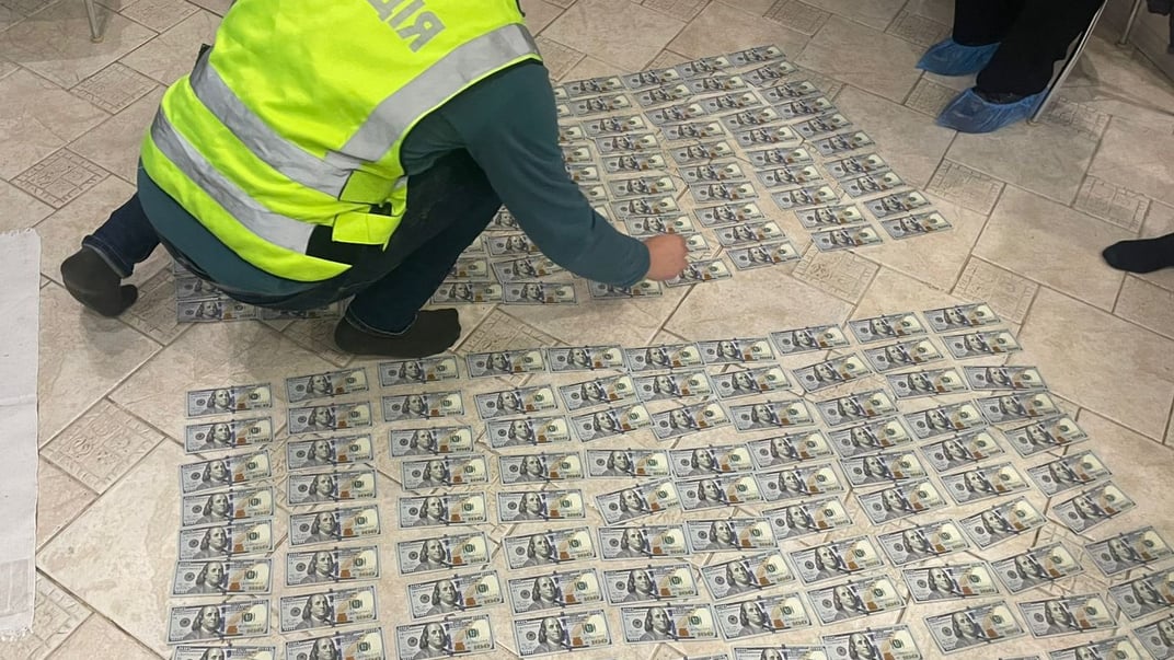 Выявлены деньги у работников УЗ