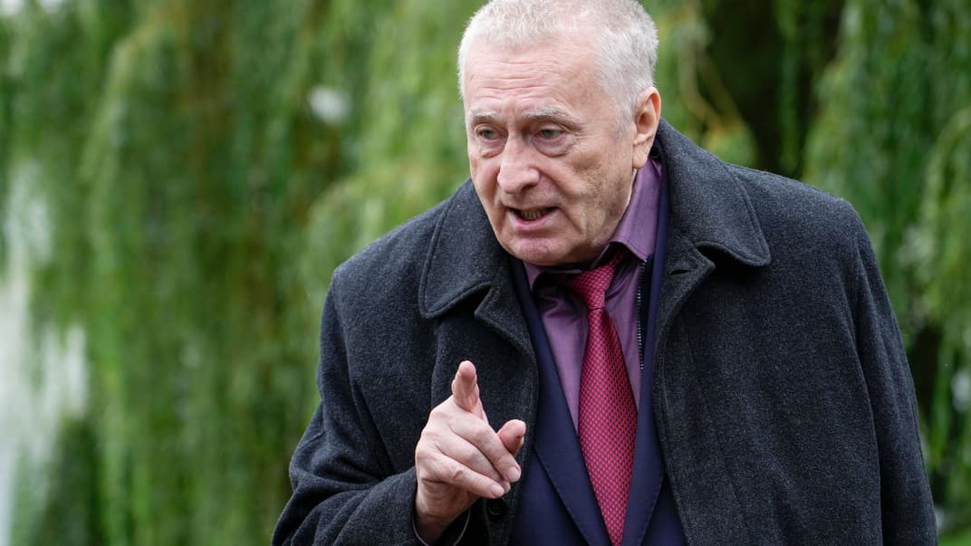 Лидер российской либерально-демократической партии Владимир Жириновский выступает во время встречи с зоозащитниками в парке в Москве, россия, 9 сентября 2021 года